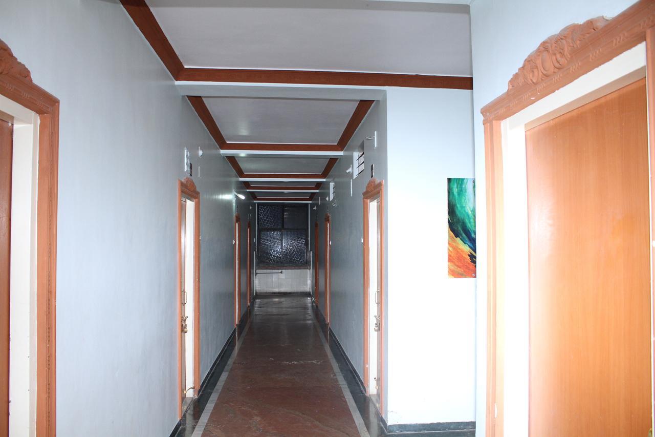 Hotel Bhagwat Palace Lātūr エクステリア 写真